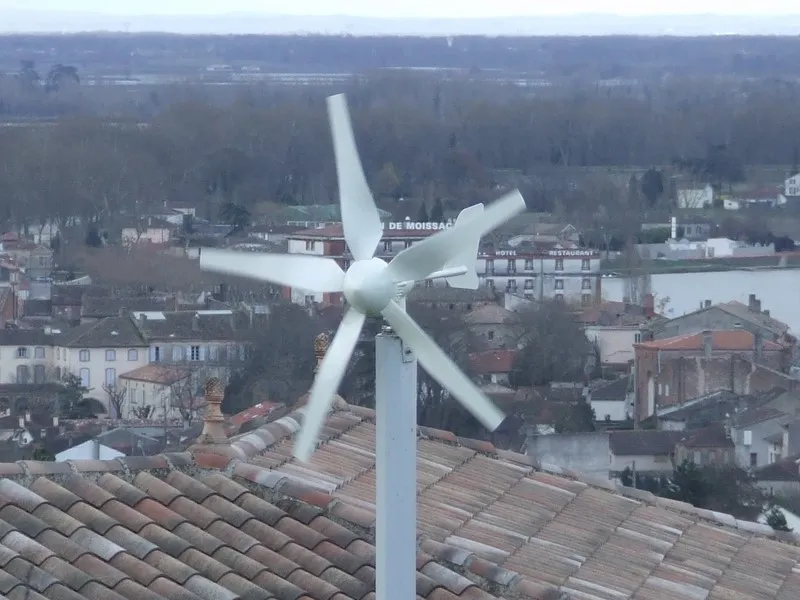 vue d'une éolienne 5 pales