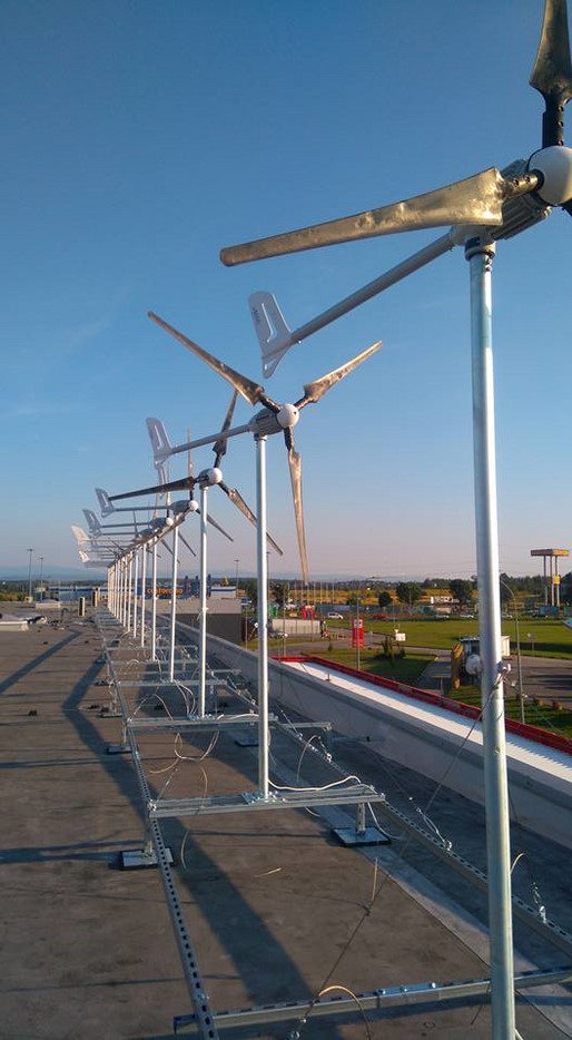 installation éolienne en autoconsommation sur le toit commercial Carrefour