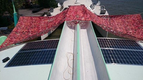 finalisation d'installation des panneaux comptoir-éolien