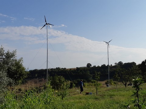 installation de 2 éoliennes en site isolé